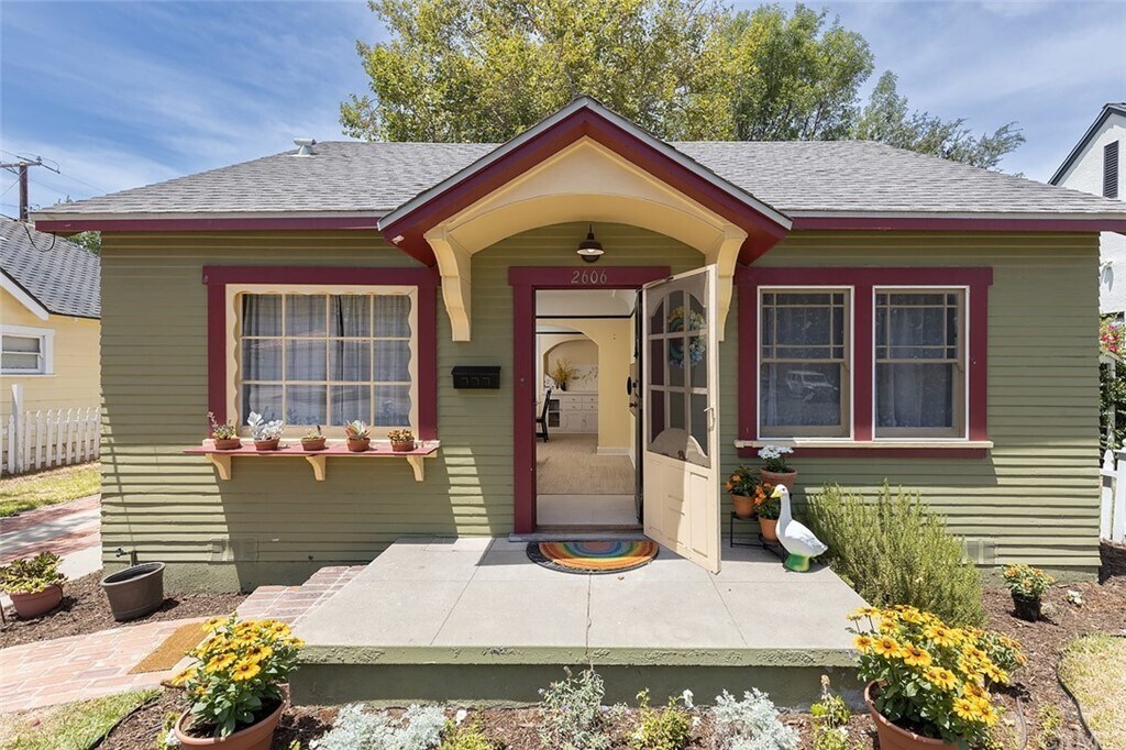 2606 N Flower St in Santa Ana, CA - Building Photo