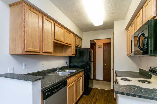 Greenfield Knoll Apartments in Greenfield, IN - Building Photo - Interior Photo