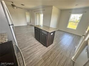 2115 NW 24th Pl in Cape Coral, FL - Foto de edificio - Building Photo