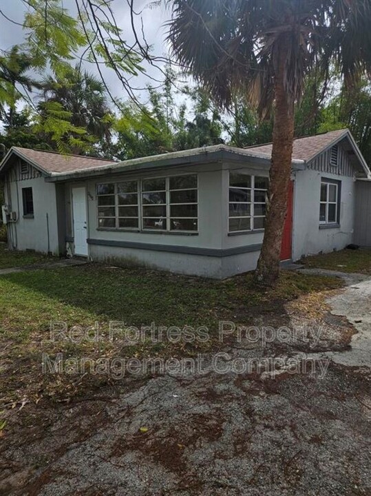 2642 Second St in Ft. Myers, FL - Building Photo