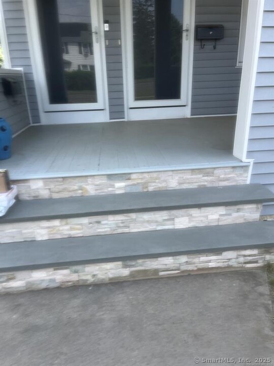 164 Wolcott Hill Rd in Wethersfield, CT - Building Photo