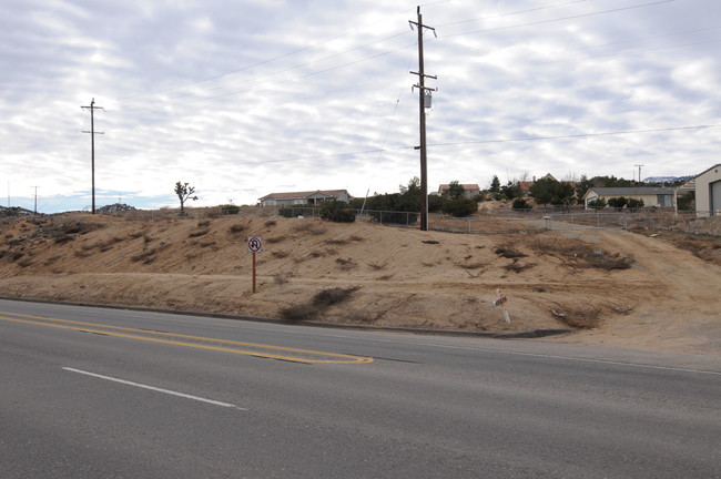 3675 Highway 138 in Pinon Hills, CA - Building Photo - Building Photo