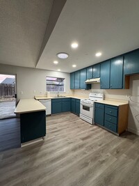 7705 Tea Berry Way in Sacramento, CA - Building Photo - Building Photo