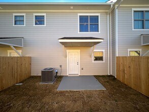 Brand New Townhome off Wire Rd, Close to Vet School and City Soccer Complex in Auburn, AL - Building Photo - Building Photo