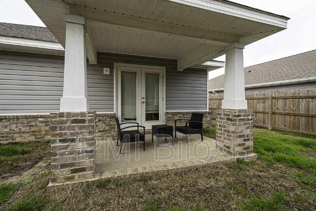 6467 Eastland Cir in Biloxi, MS - Foto de edificio - Building Photo