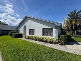 2749 Countryside Blvd in Clearwater, FL - Building Photo