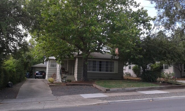 1429 E Main St in Medford, OR - Building Photo - Building Photo