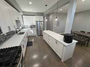 1755 E 72nd St in Chicago, IL - Building Photo - Building Photo