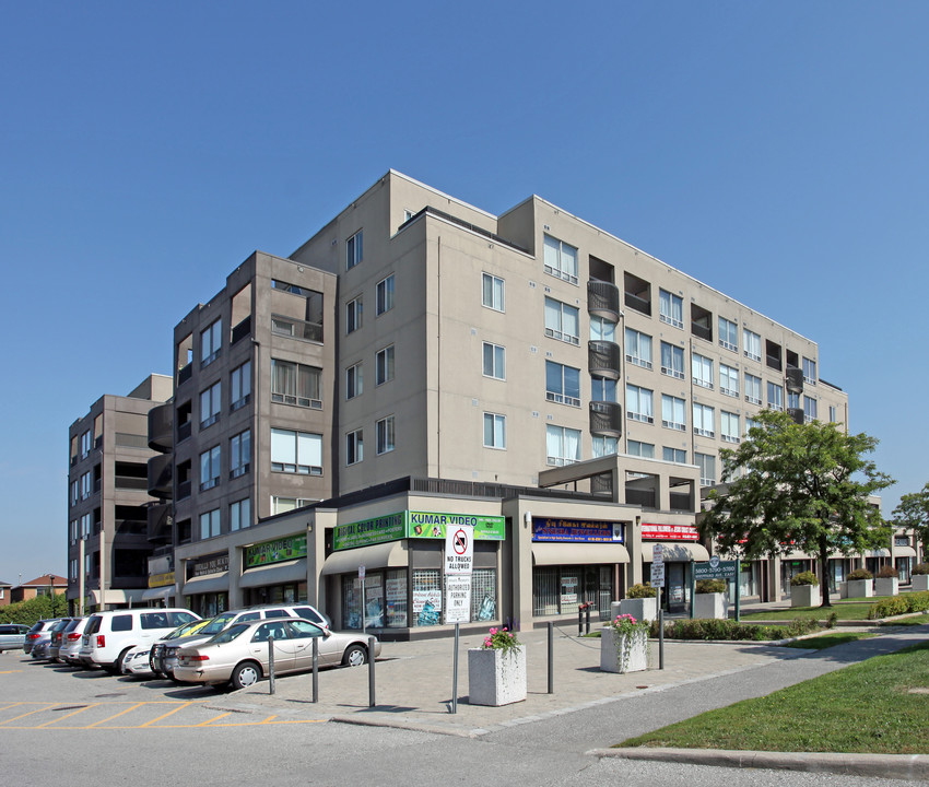 Regency Court in Toronto, ON - Building Photo