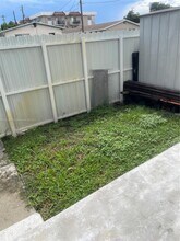 1370 W 30th St in Hialeah, FL - Building Photo - Building Photo