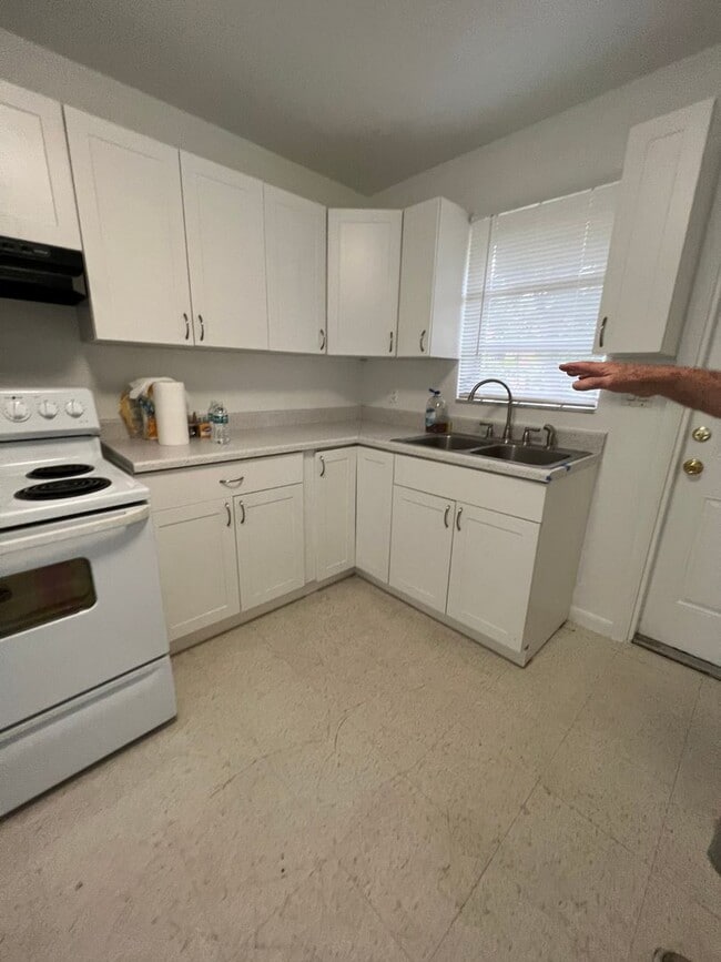 property at 1520 N J St