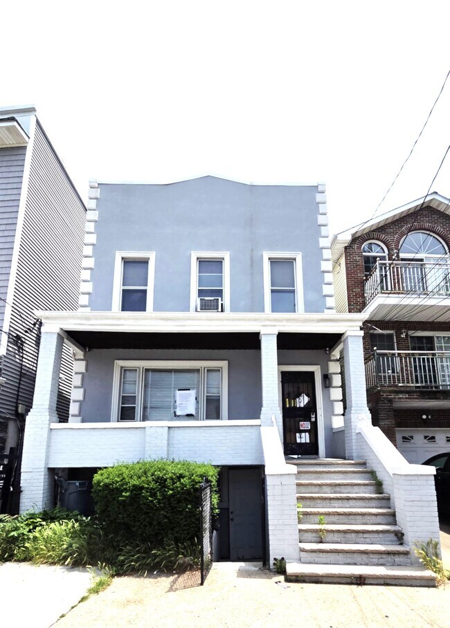 42 Bryant Ave in Jersey City, NJ - Building Photo - Building Photo