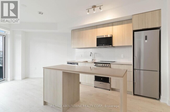 2088 James St in Burlington, ON - Building Photo - Building Photo