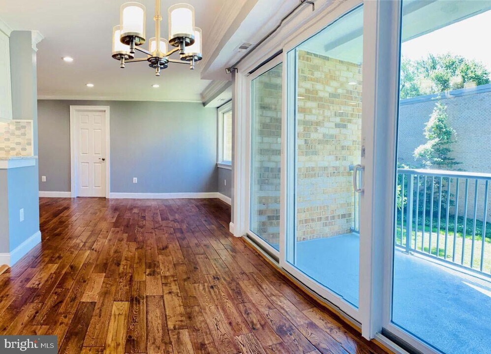 8001 Chanute Pl-Unit -8 in Falls Church, VA - Building Photo