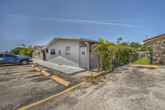 904-916 SW 10th St in Hallandale Beach, FL - Building Photo - Building Photo