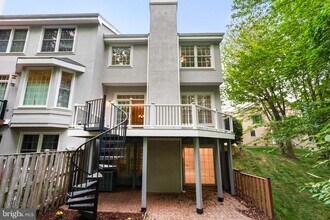 1310 Park Garden Ln in Reston, VA - Building Photo - Building Photo
