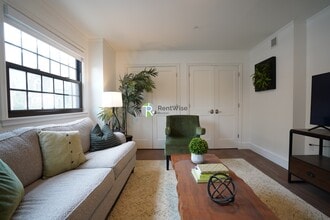 1200 Massachusetts Ave in Cambridge, MA - Foto de edificio - Building Photo