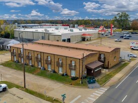 208 E Starr Ave in Nacogdoches, TX - Building Photo