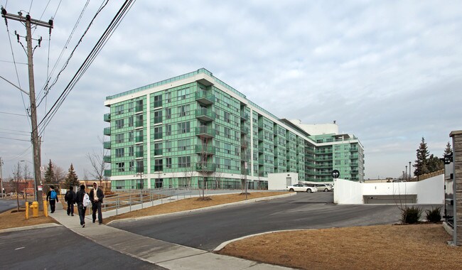 Wilshire-on-the-Green in Toronto, ON - Building Photo - Primary Photo