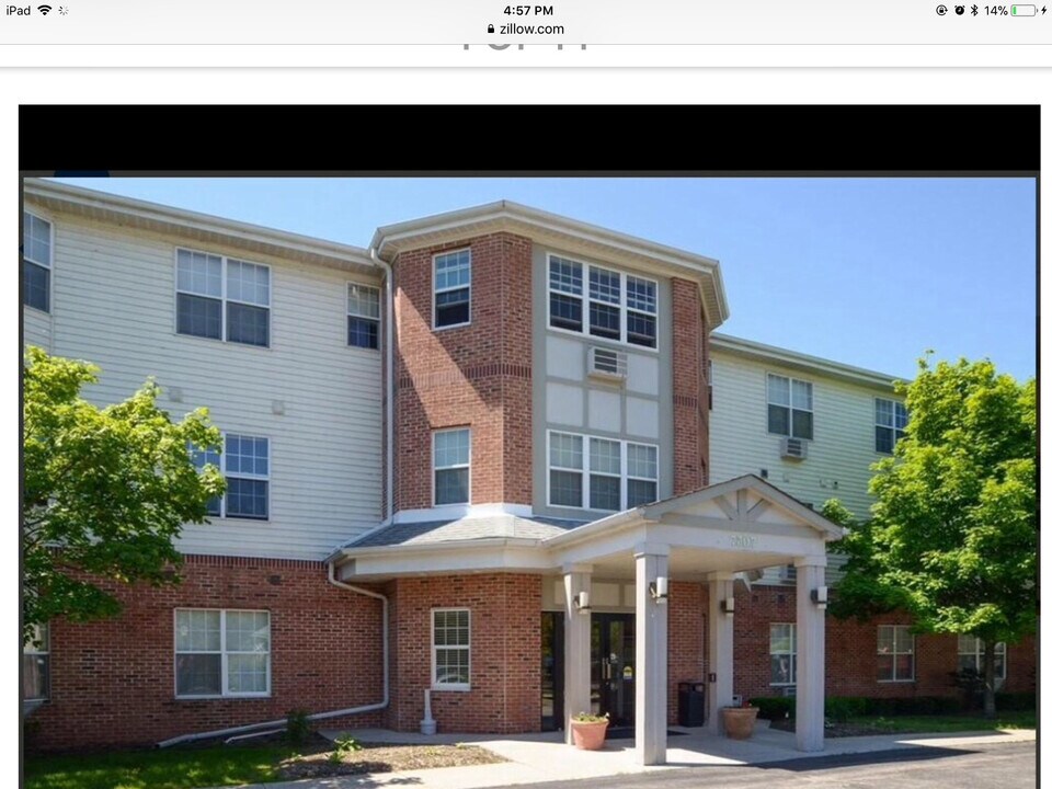 7307 N Port Washington Rd in Glendale, WI - Building Photo