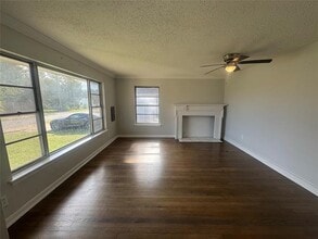 4651 C L Veasey Blvd in Dallas, TX - Building Photo - Building Photo