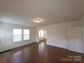 2409 Commonwealth Ave in Charlotte, NC - Building Photo - Building Photo