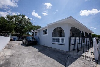 2500 NW 103rd St in Miami, FL - Building Photo - Building Photo