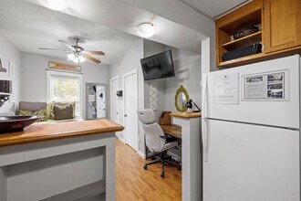 792 Grove St in Manchester, NH - Foto de edificio - Building Photo