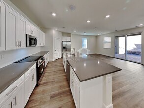 10389 Bishops Cap St in Las Vegas, NV - Building Photo - Building Photo