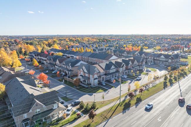 100 Cathedral Dr in Whitby, ON - Building Photo - Building Photo