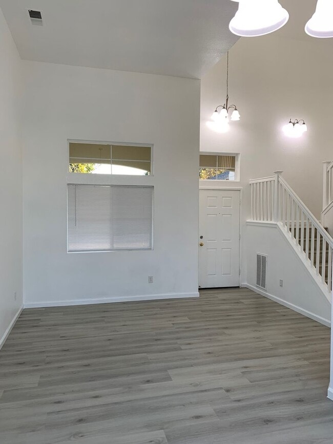 1833 Houston Ave in Stockton, CA - Building Photo - Building Photo