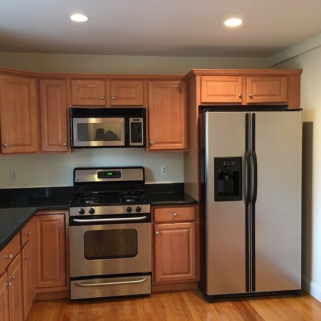36 Bacon St in Waltham, MA - Building Photo - Building Photo