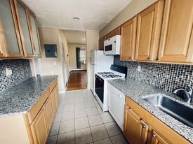 1734 Commonwealth Ave, Unit 3 Apartamentos