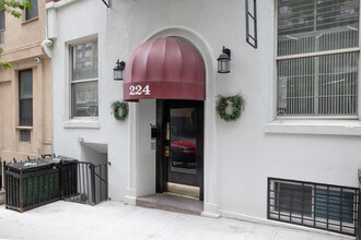 224 E 95th St in New York, NY - Building Photo - Building Photo