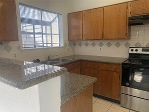 2710 Grants Lake Blvd in Sugar Land, TX - Foto de edificio - Building Photo