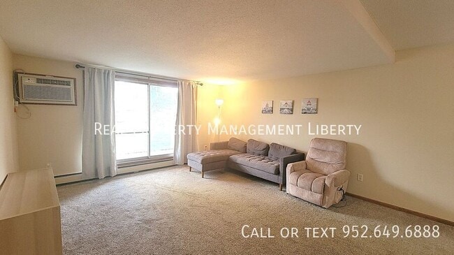 1690 Highway 36 W in St. Paul, MN - Building Photo - Building Photo
