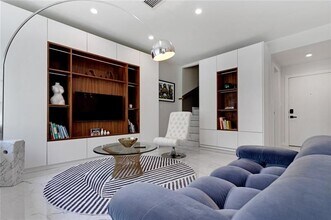 1460 Ocean Dr in Miami Beach, FL - Building Photo - Building Photo