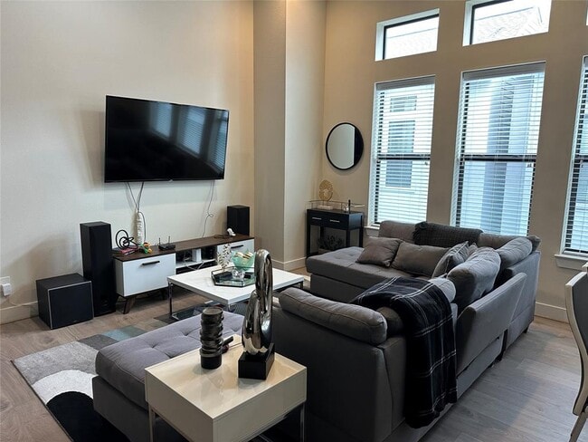 property at 2616 Riverside Dr
