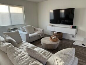 12351 Oxnard St, Unit B in North Hollywood, CA - Foto de edificio - Building Photo