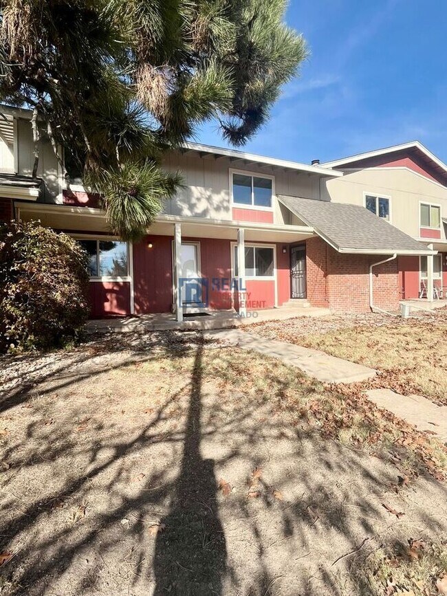 392 W Rockrimmon Blvd in Colorado Springs, CO - Foto de edificio - Building Photo