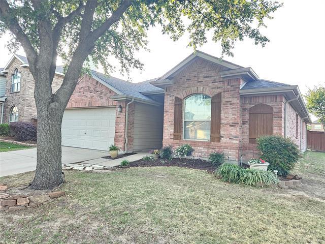 3252 Guadaloupe in Grand Prairie, TX - Foto de edificio - Building Photo