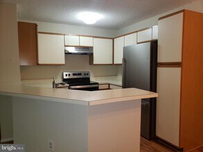 11705 Summerchase Cir in Reston, VA - Building Photo - Building Photo