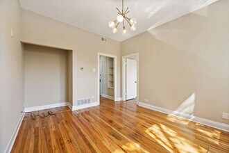 2242 N Western Ave in Chicago, IL - Building Photo - Building Photo