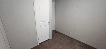 209 Magnolia Pl in Belleville, MI - Building Photo - Building Photo