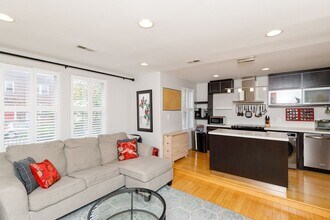 1220 Holbrook Ter in Washington, DC - Building Photo - Building Photo