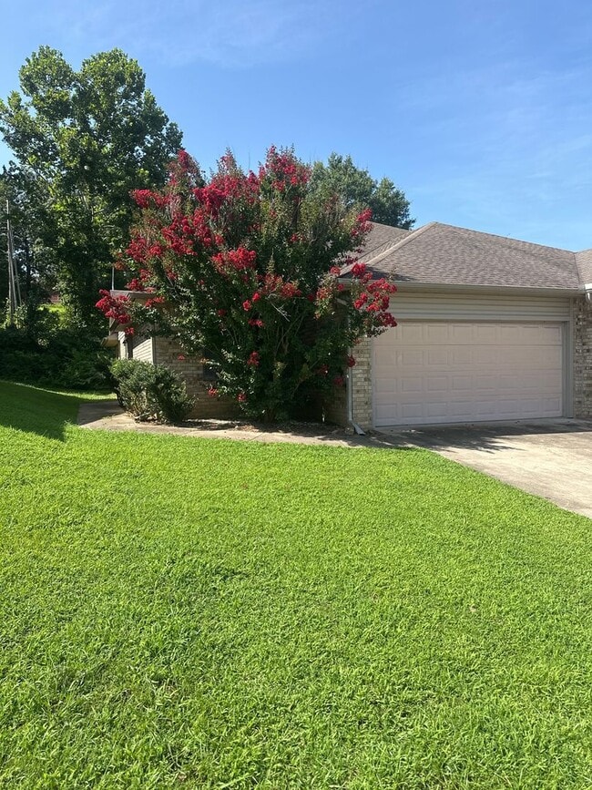 property at 1115 GRINNELL Cir
