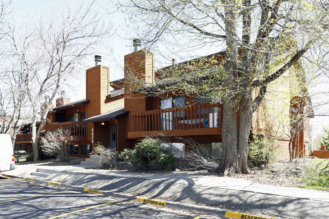 Willow Springs in Boulder, CO - Foto de edificio