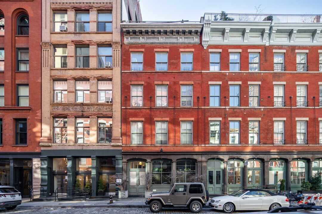 13 Harrison St in New York, NY - Building Photo