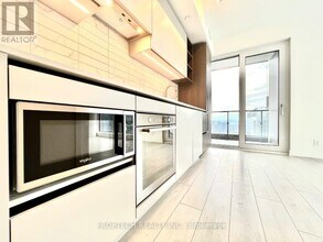55-5055 Mercer St in Toronto, ON - Building Photo - Building Photo