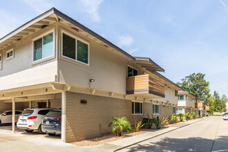 Los Altos Court in Los Altos, CA - Building Photo - Building Photo